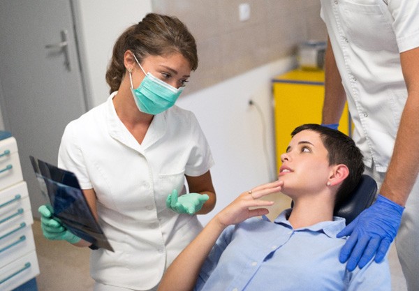 Patient in Balch Springs holding their cheek